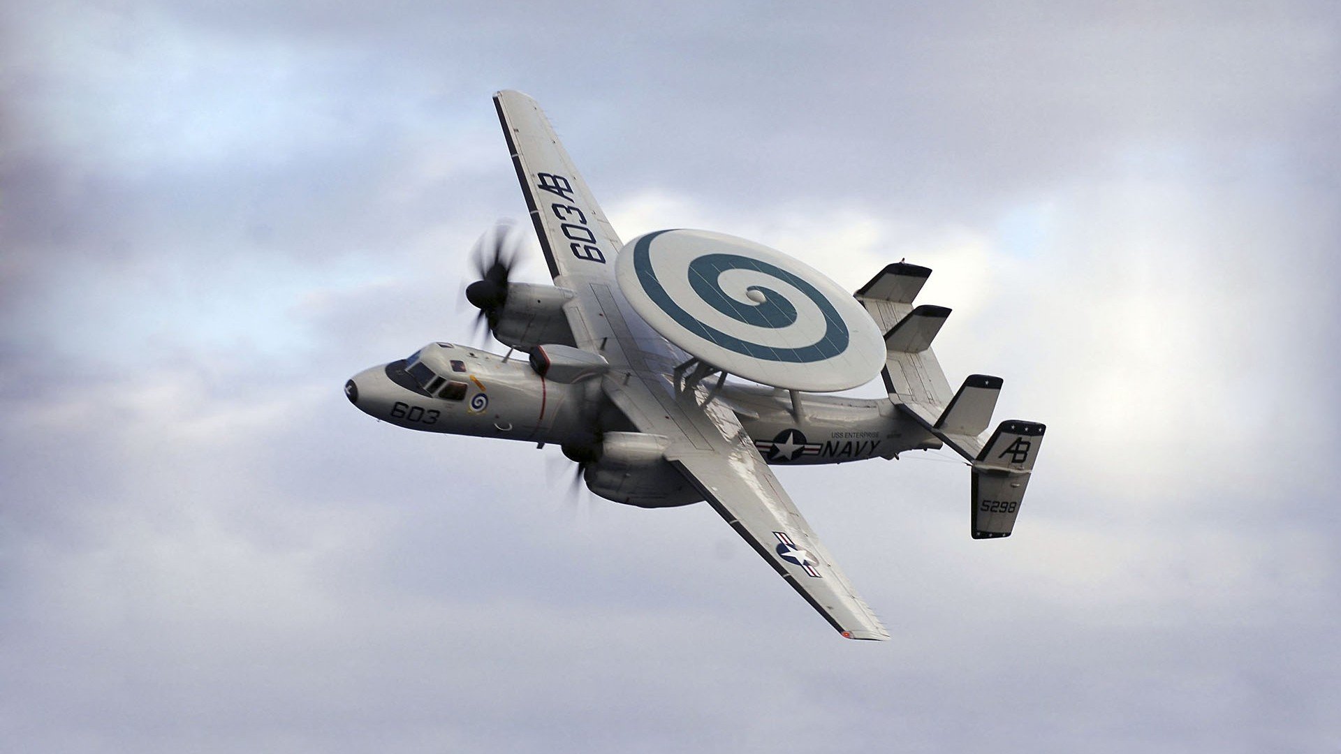 -最佳守门员：谁是本赛季防守最犀利的球员？，最佳守门员奖杯