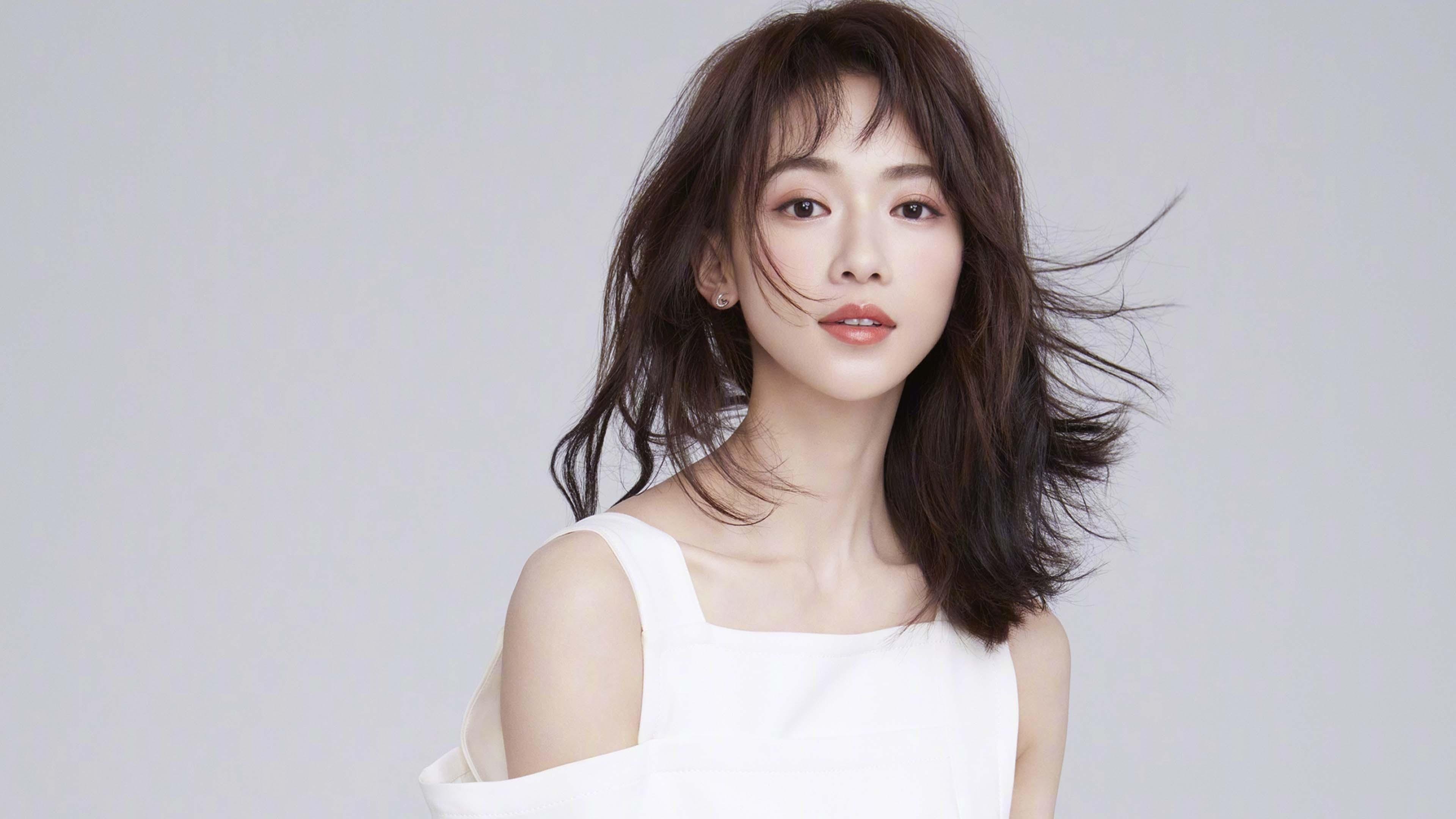 九游娱乐-自行车下坡赛成都赛区，选手飞跃障碍夺冠，自行车下坡最快速度