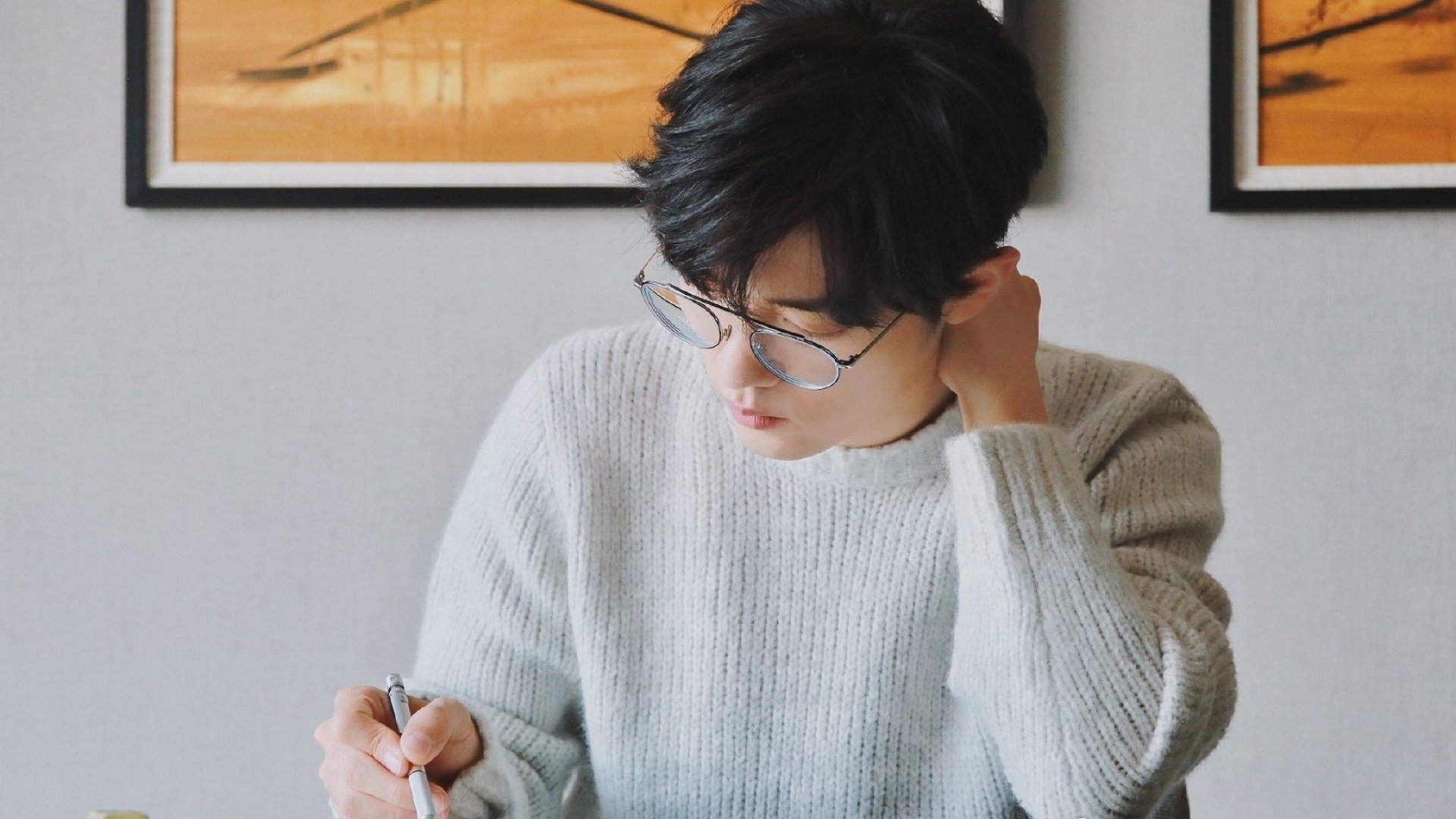 九游网页版官网入口-球迷横幅抗议裁判判罚，赛会回应承诺调查，球员骂裁判